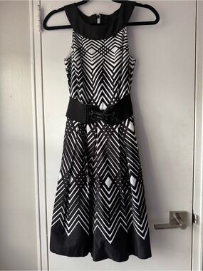 White House Black Market Chevron Cotton Fit Flare Dress Black White 00 $158